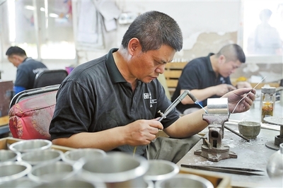 云南個(gè)舊企校合作培養(yǎng)制錫工藝人才